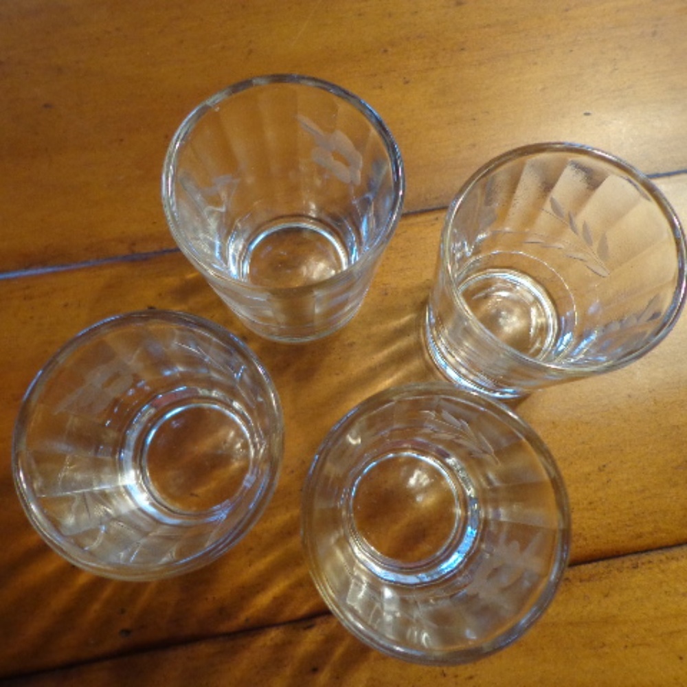 Set of 4 Glass Cordials Etched Clear - Picture 2 of 6